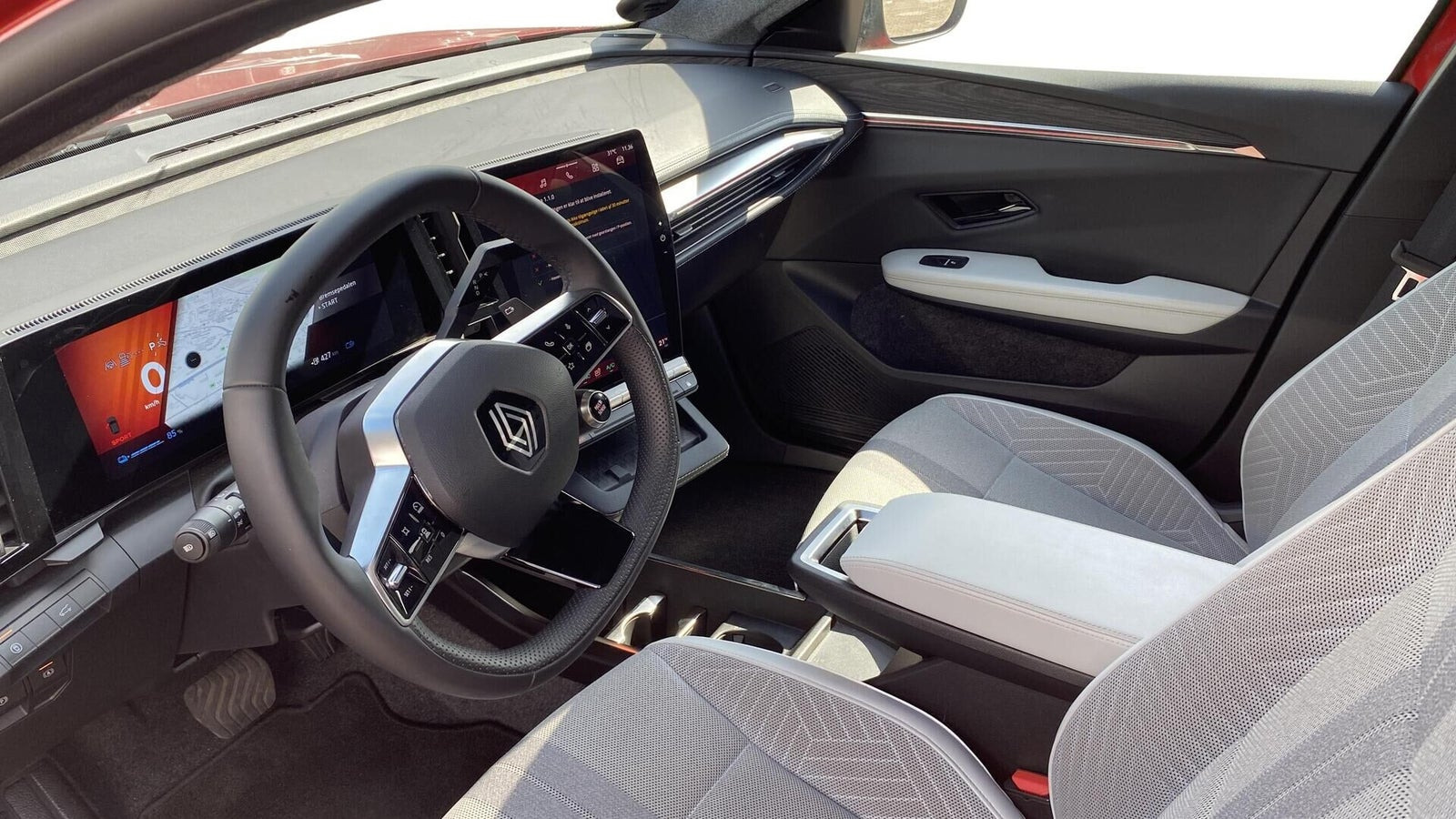 Rød Renault Scenic E-Tech fra 2025