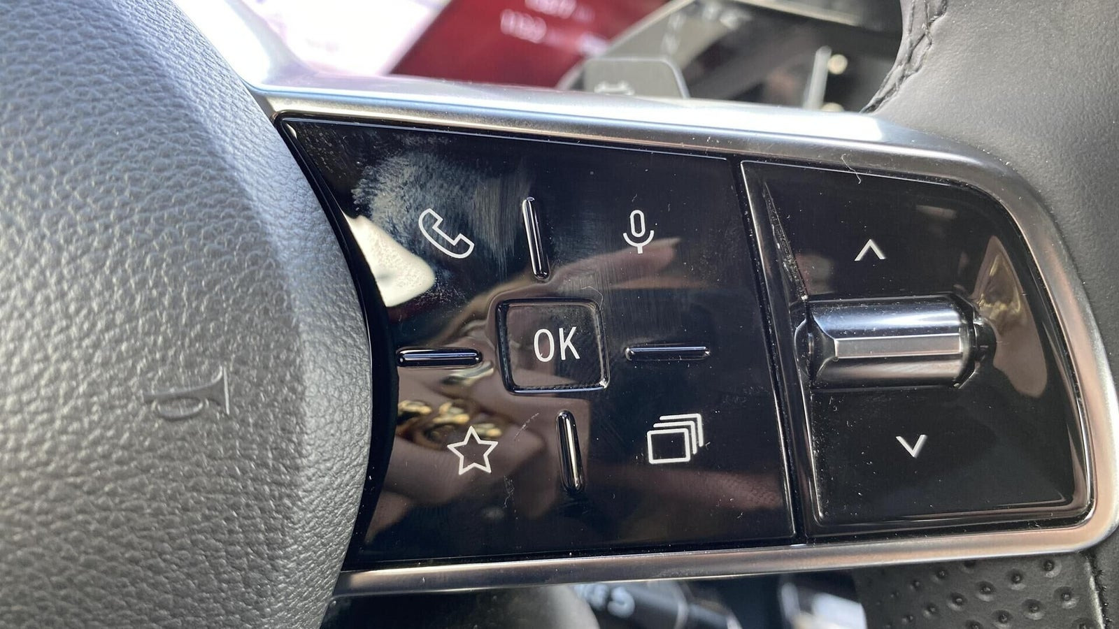 Rød Renault Scenic E-Tech fra 2025