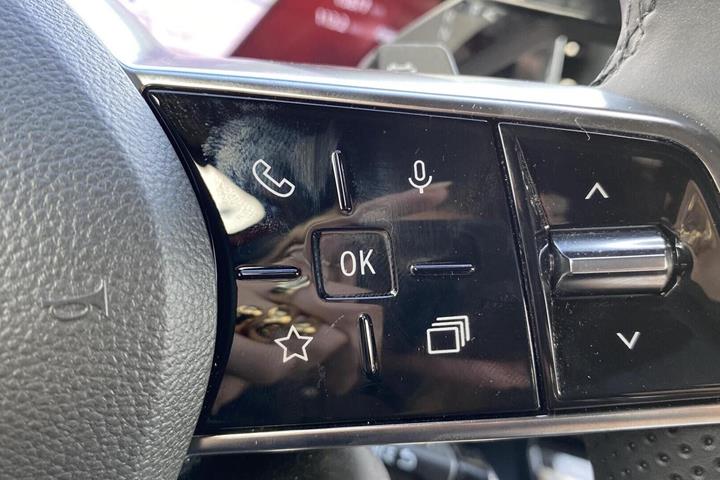 Rød Renault Scenic E-Tech fra 2025