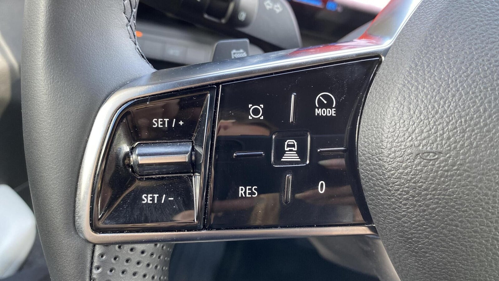 Rød Renault Scenic E-Tech fra 2025