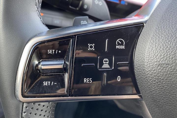 Rød Renault Scenic E-Tech fra 2025