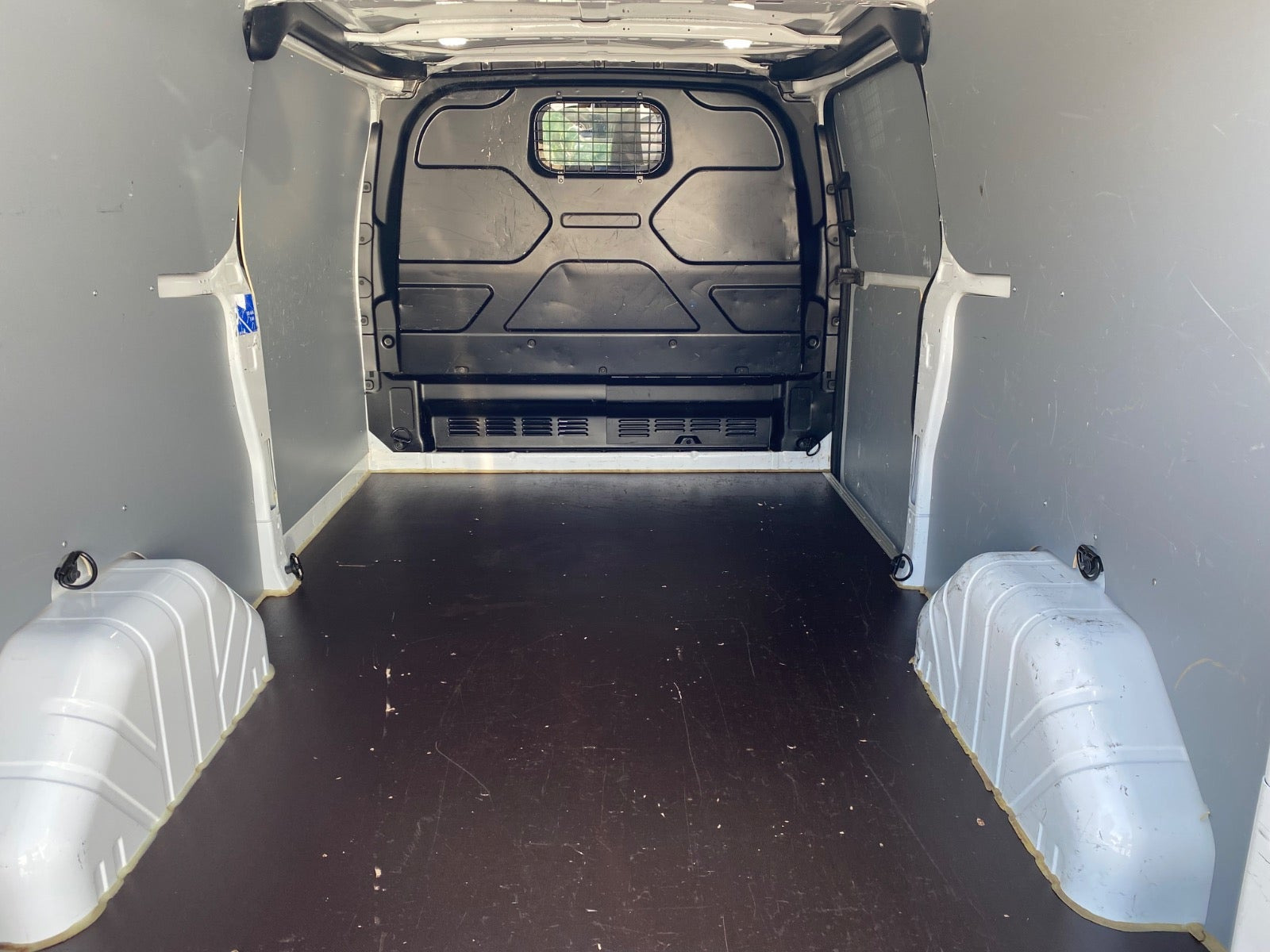 Hvid Ford Transit Custom 300 L2 fra 2023