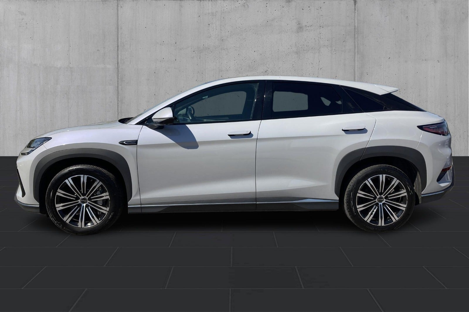Grå BYD Sealion 7 fra 2024