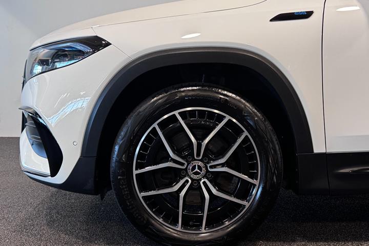 Hvid Mercedes EQB300 fra 2022