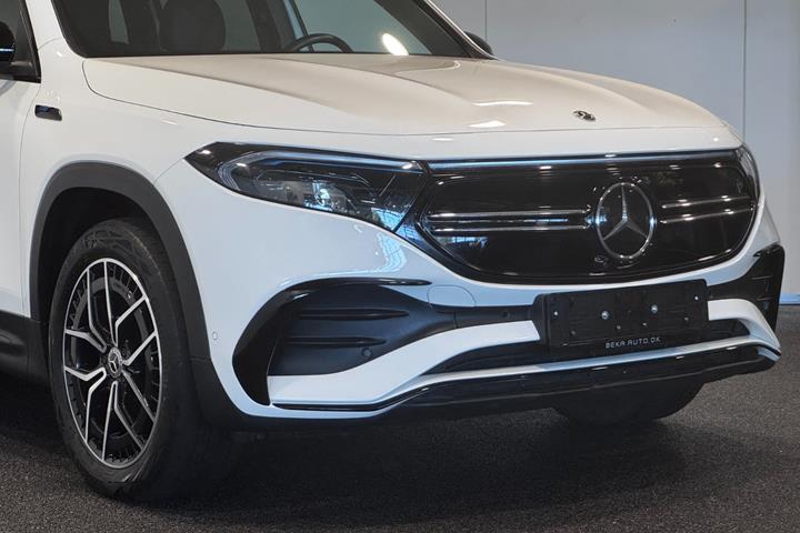 Hvid Mercedes EQB300 fra 2022