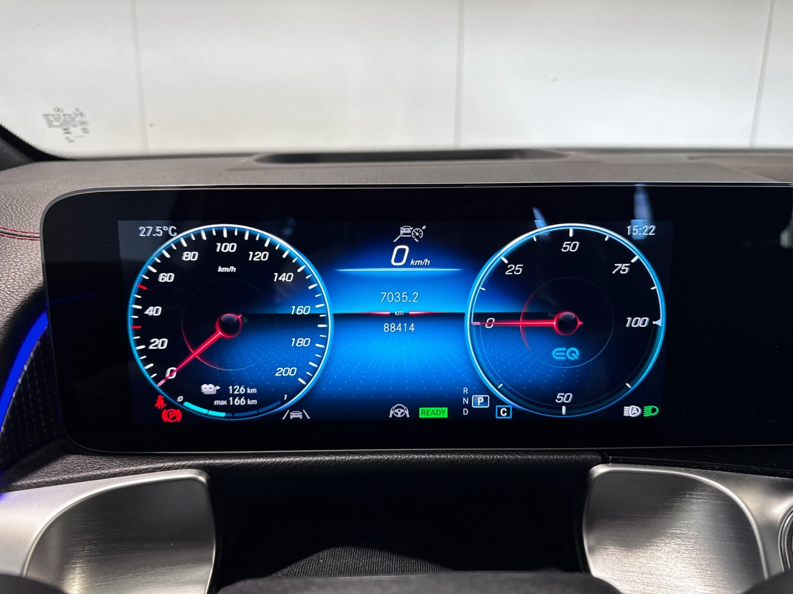 Hvid Mercedes EQB300 fra 2022