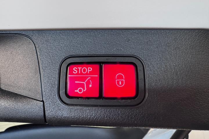 Hvid Mercedes EQB300 fra 2022