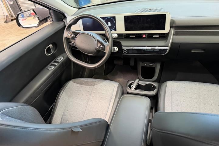 Grå Hyundai Ioniq 5 fra 2022