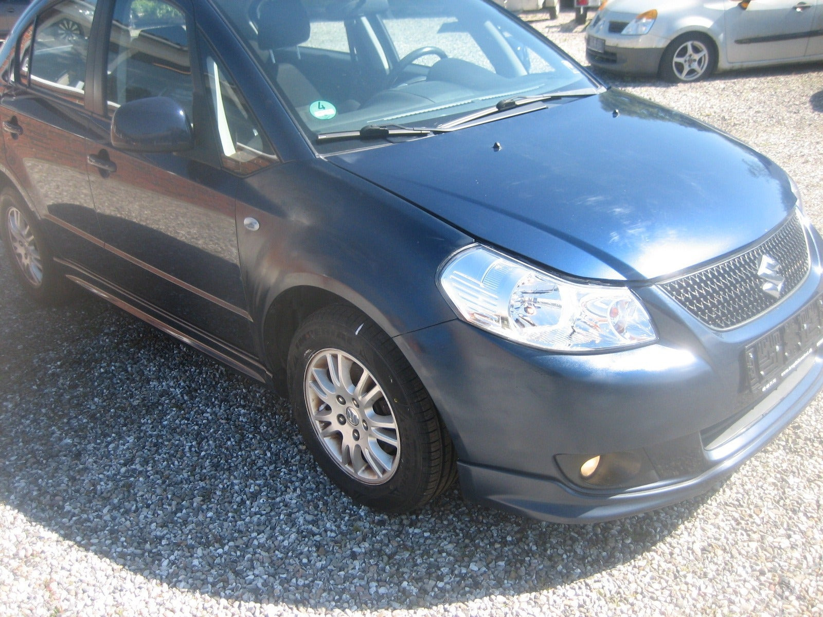 Blå Suzuki SX4 fra 2011