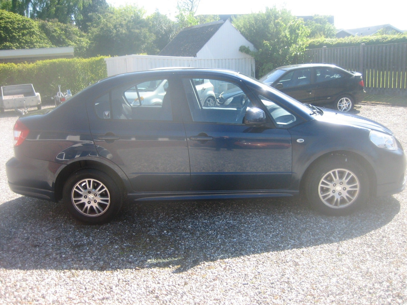 Blå Suzuki SX4 fra 2011