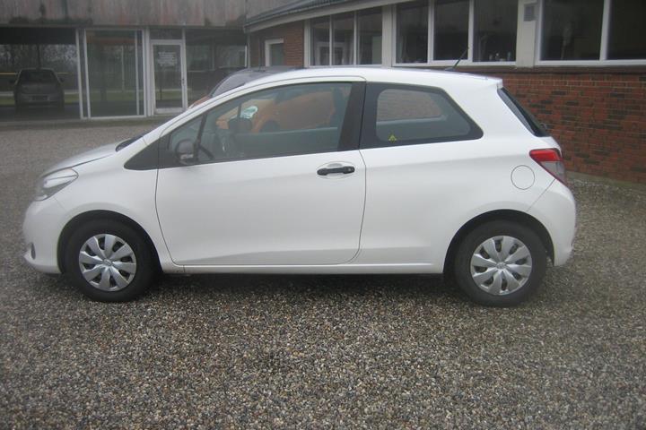 Hvid Toyota Yaris fra 2011