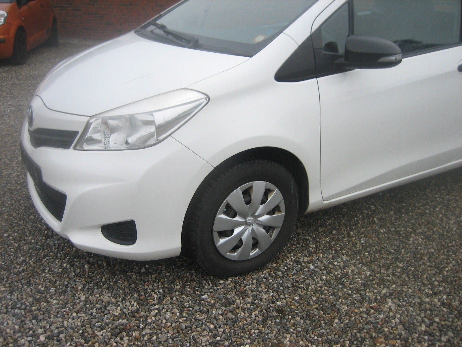 Hvid Toyota Yaris fra 2011