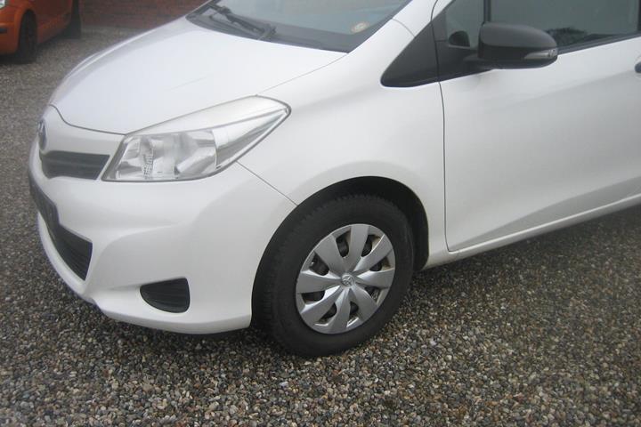 Hvid Toyota Yaris fra 2011