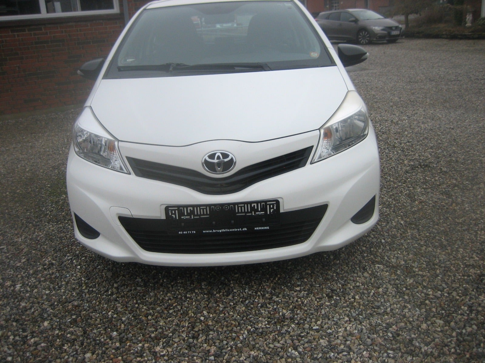 Hvid Toyota Yaris fra 2011