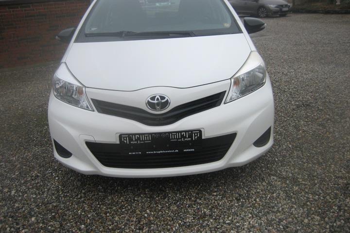 Hvid Toyota Yaris fra 2011