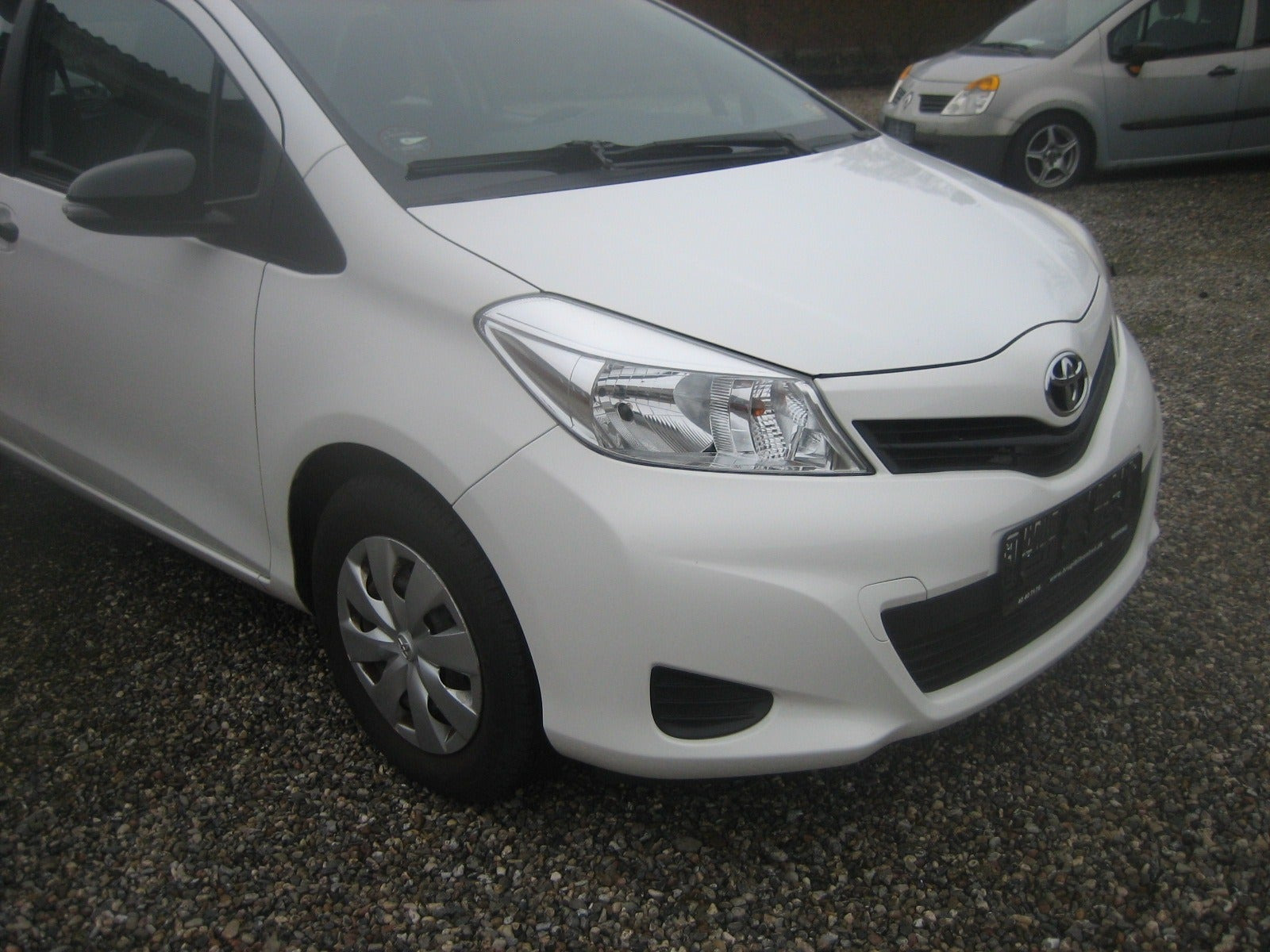 Hvid Toyota Yaris fra 2011
