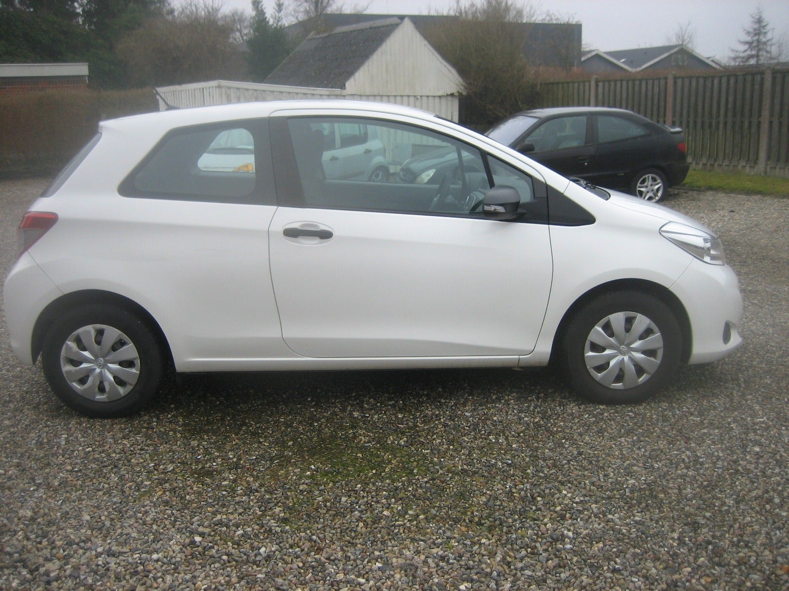 Hvid Toyota Yaris fra 2011