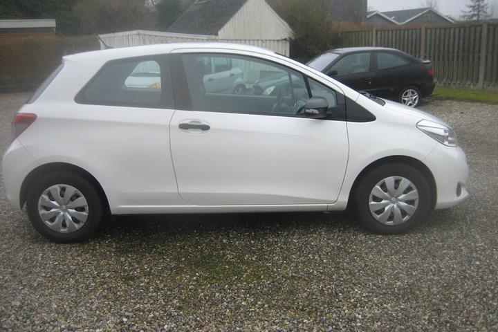 Hvid Toyota Yaris fra 2011