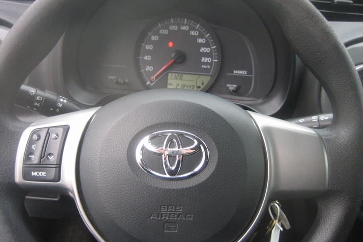 Hvid Toyota Yaris fra 2011