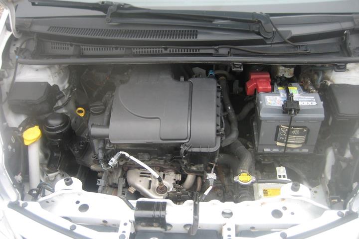 Hvid Toyota Yaris fra 2011