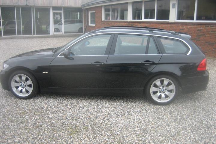 Sort BMW 325d fra 2007