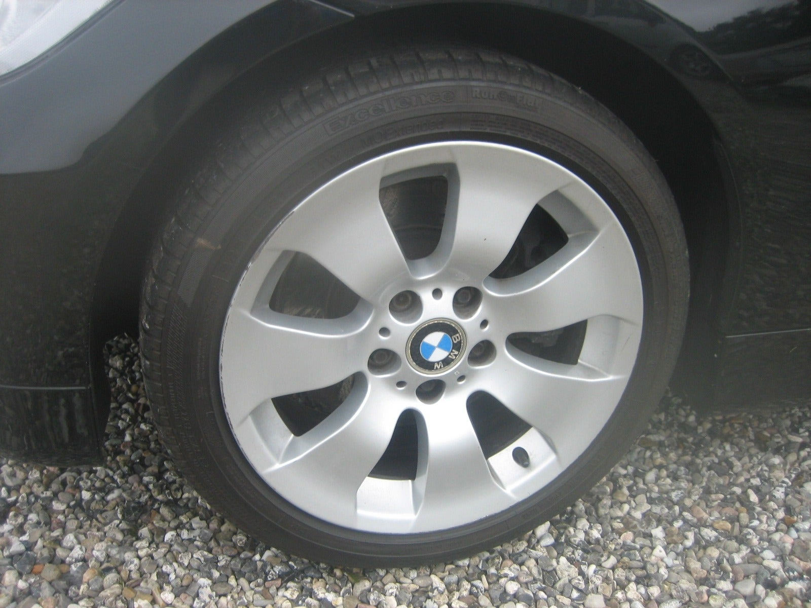 Sort BMW 325d fra 2007