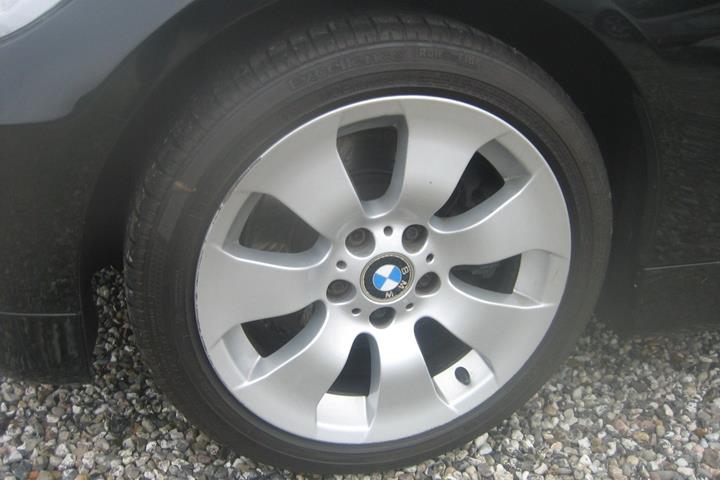 Sort BMW 325d fra 2007