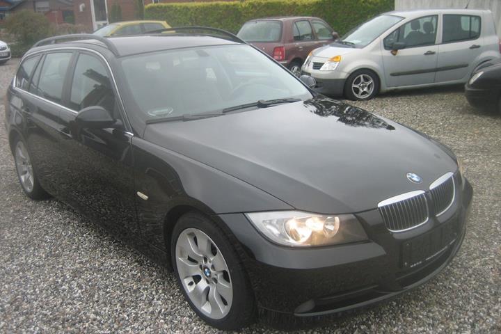 Sort BMW 325d fra 2007