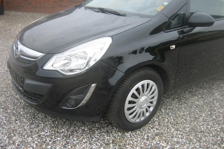 Sort Opel Corsa fra 2012