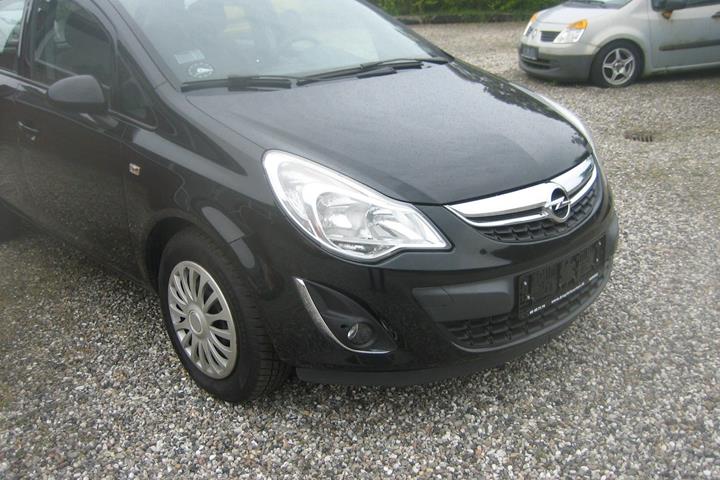 Sort Opel Corsa fra 2012