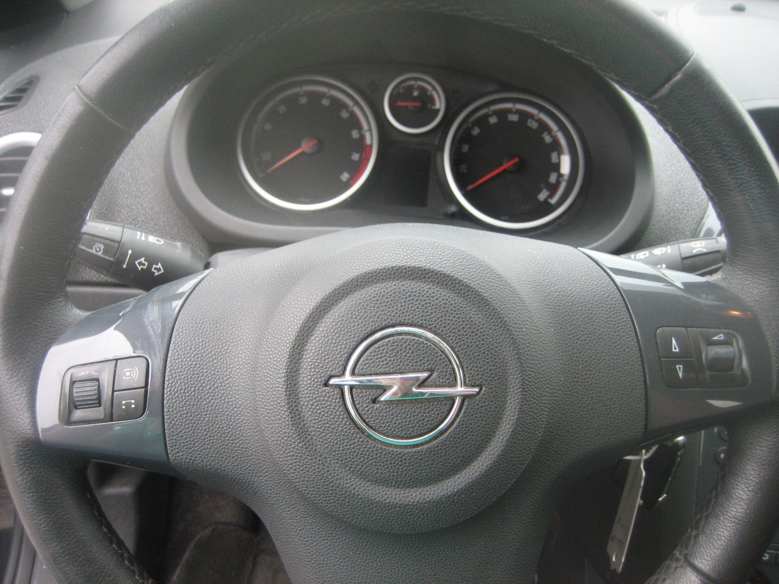 Sort Opel Corsa fra 2012