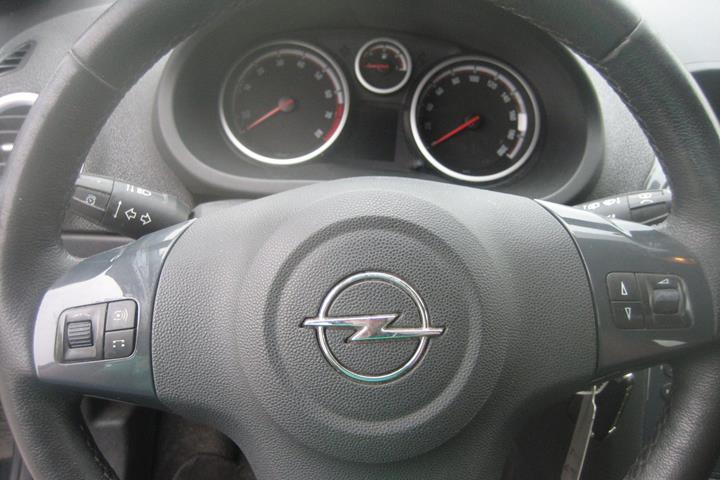 Sort Opel Corsa fra 2012