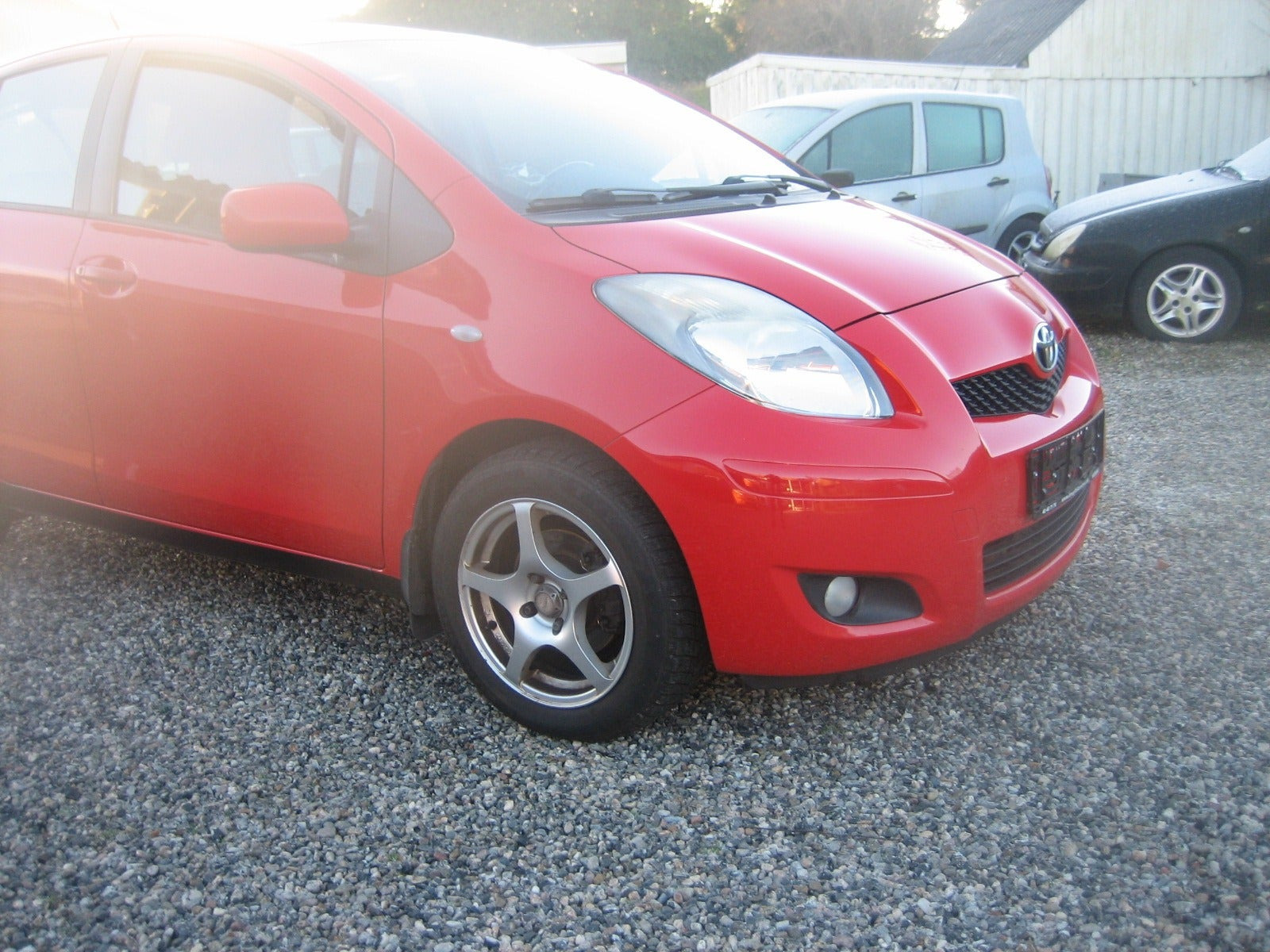Grå Toyota Yaris fra 2010