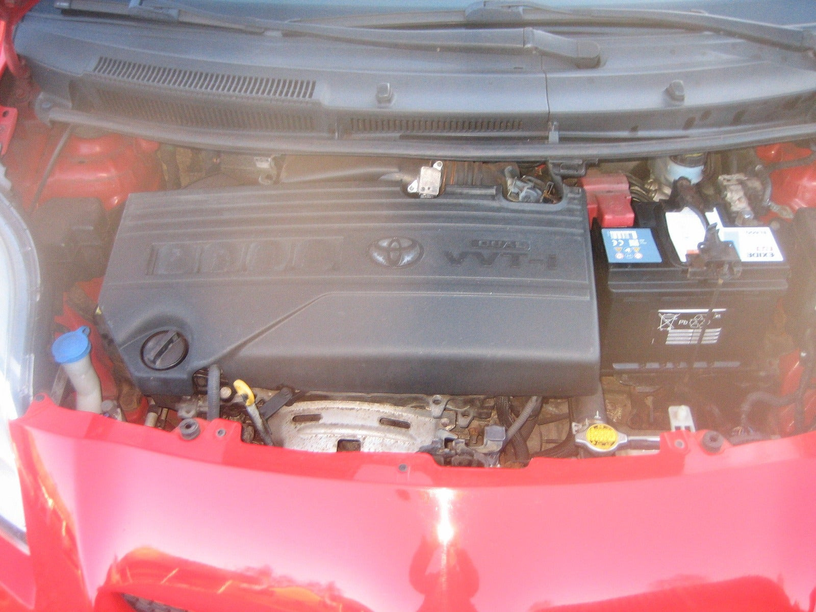 Grå Toyota Yaris fra 2010