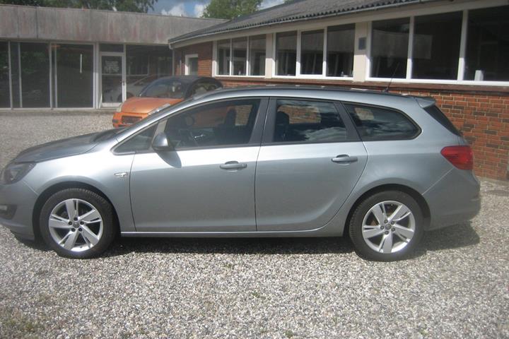 Blå Opel Astra fra 2015