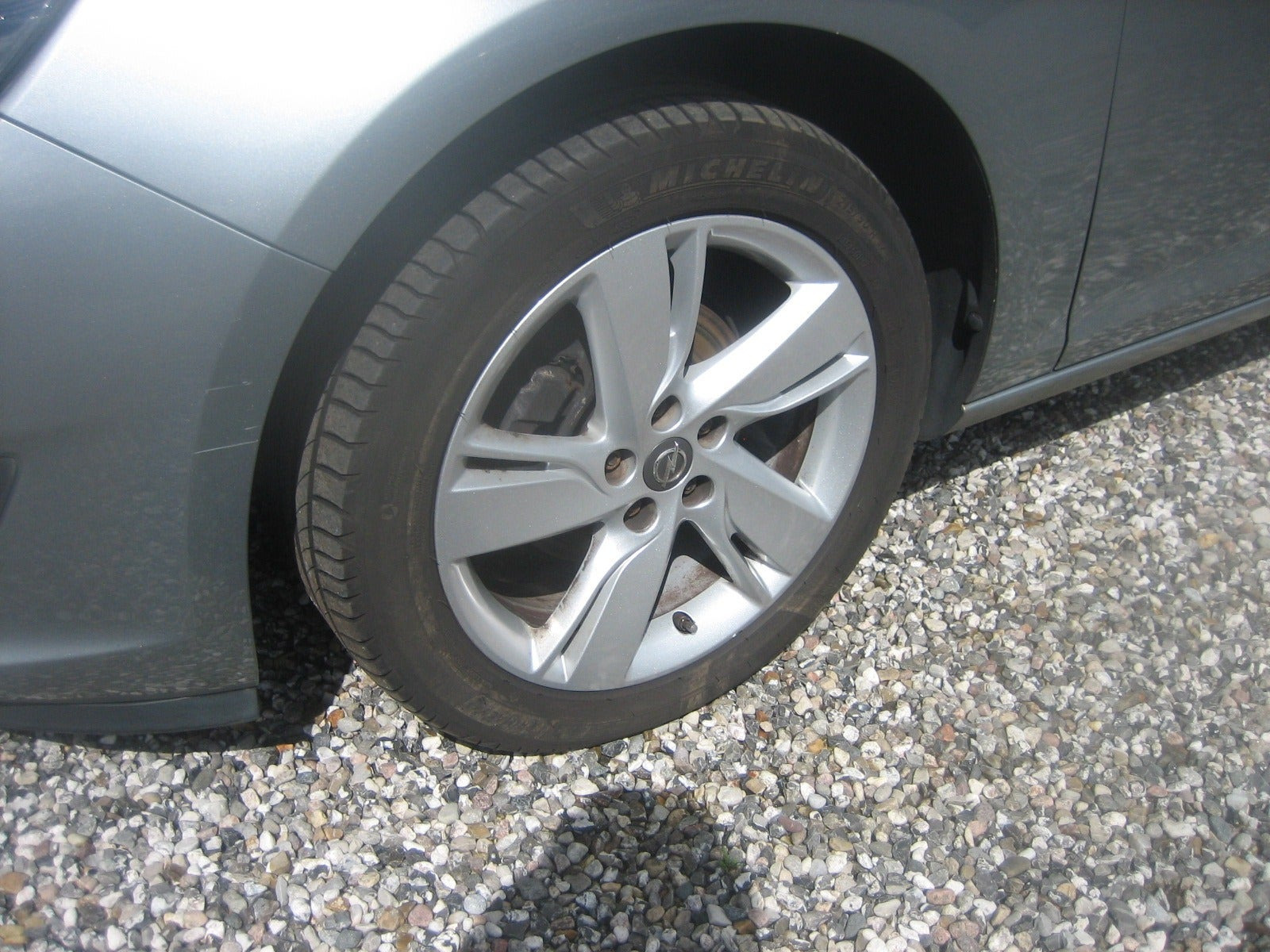 Blå Opel Astra fra 2015