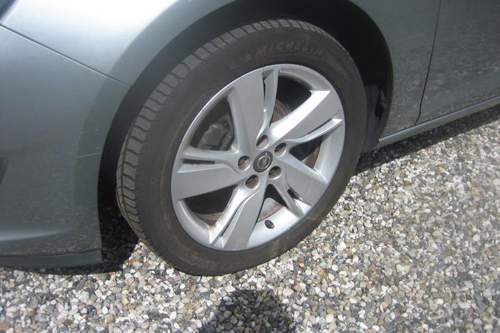 Blå Opel Astra fra 2015