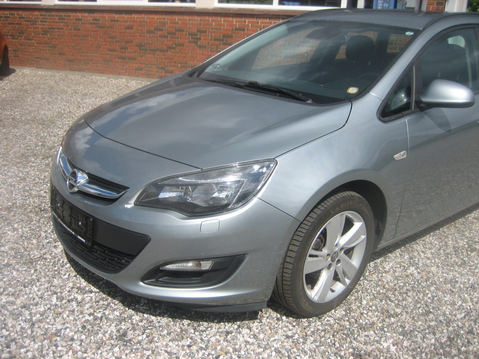 Blå Opel Astra fra 2015