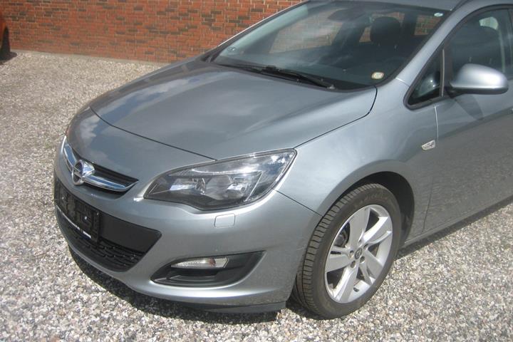 Blå Opel Astra fra 2015
