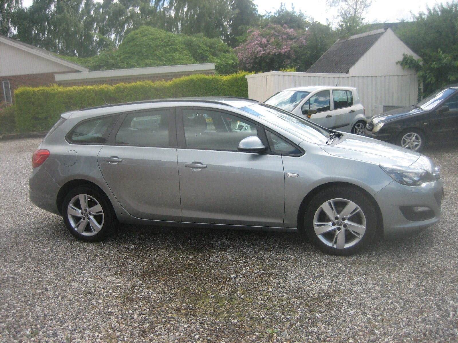 Blå Opel Astra fra 2015