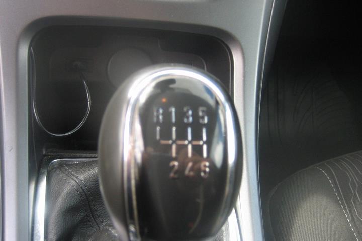 Blå Opel Astra fra 2015