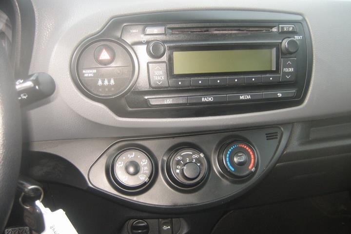 Rød Toyota Yaris fra 2015