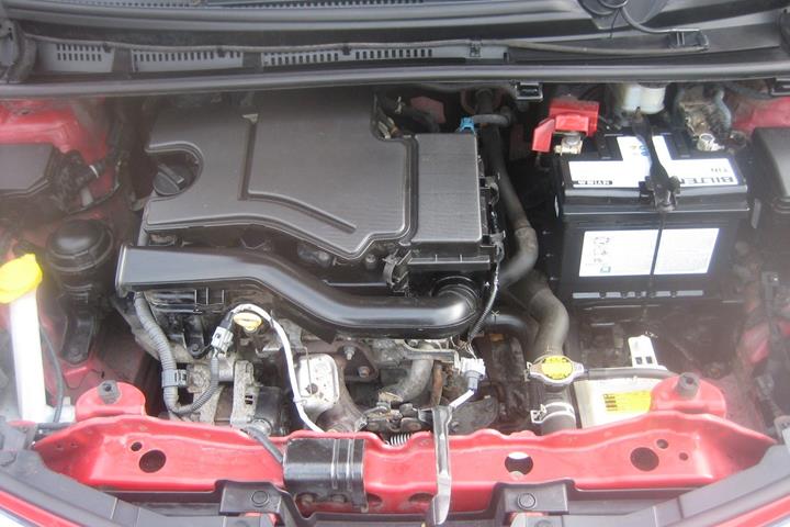 Rød Toyota Yaris fra 2015