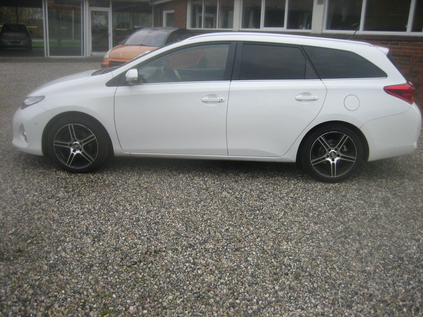 Toyota Auris 2,0 D-4D T2 Touring Sports Skyview