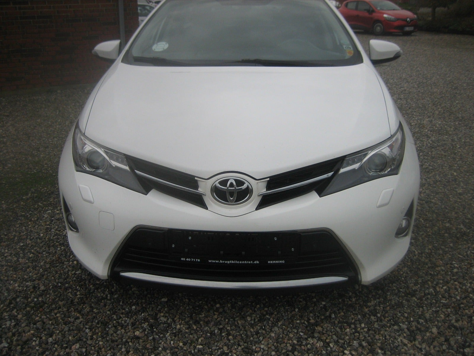 Hvid Toyota Auris fra 2013