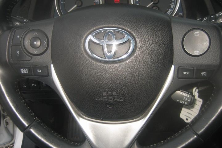 Hvid Toyota Auris fra 2013