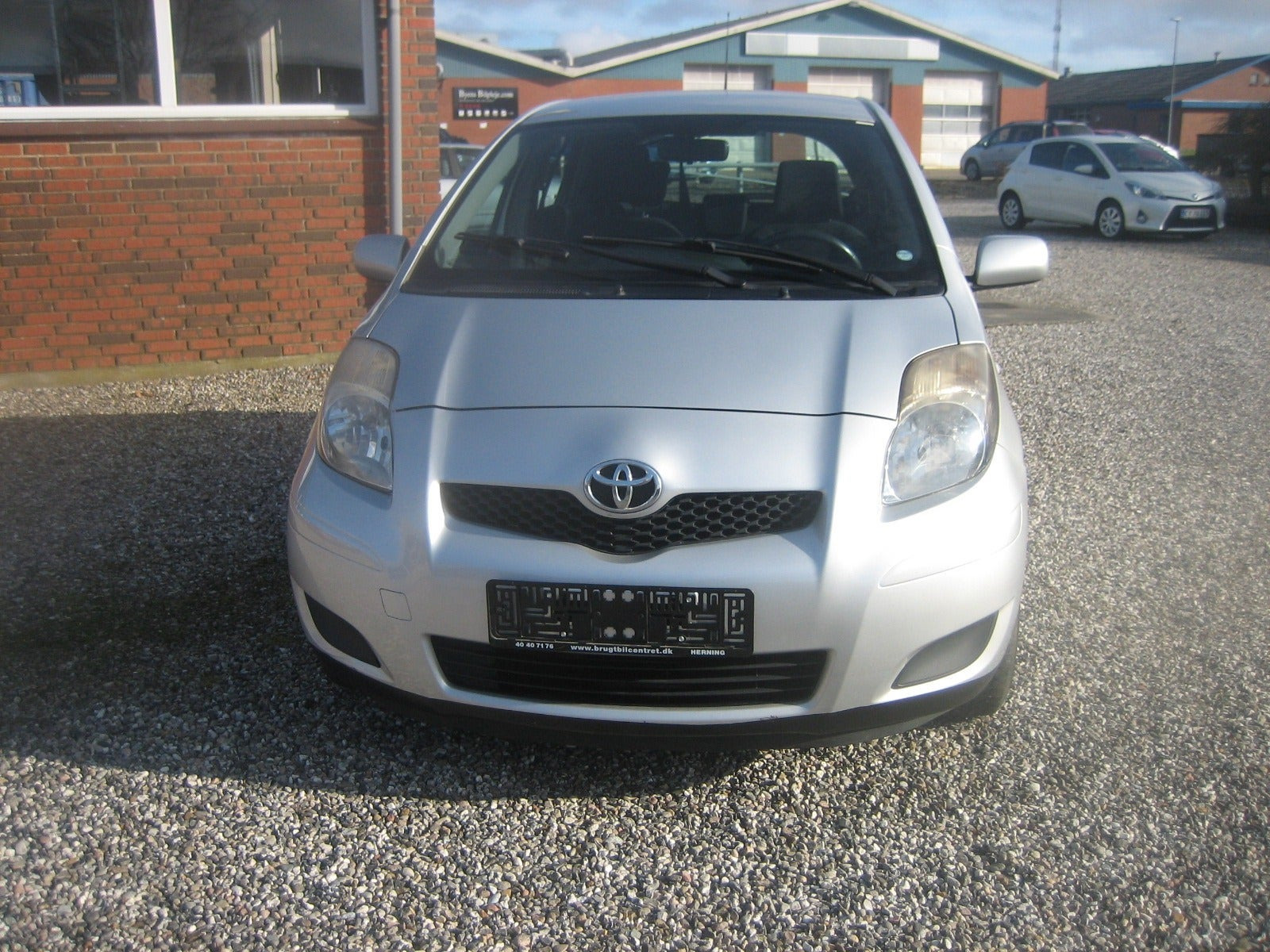 Sølv Toyota Yaris fra 2011