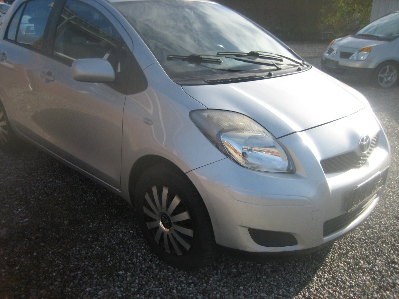 Sølv Toyota Yaris fra 2011