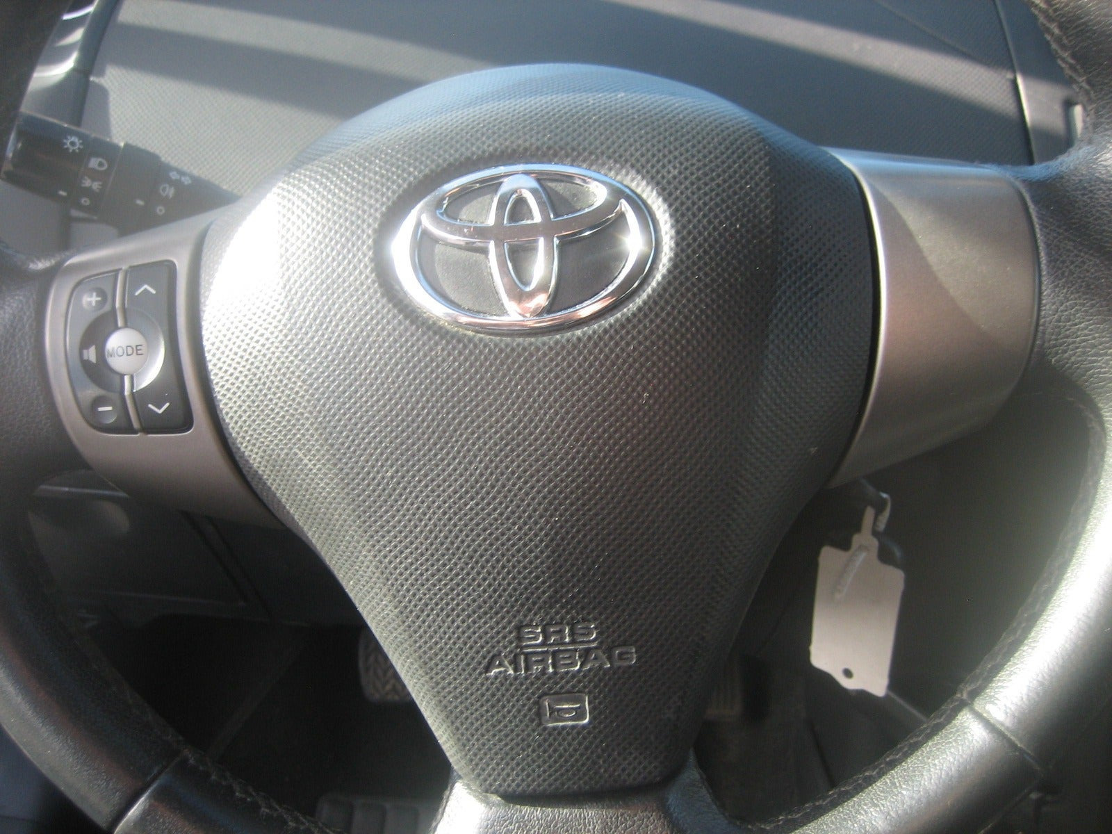 Sølv Toyota Yaris fra 2011