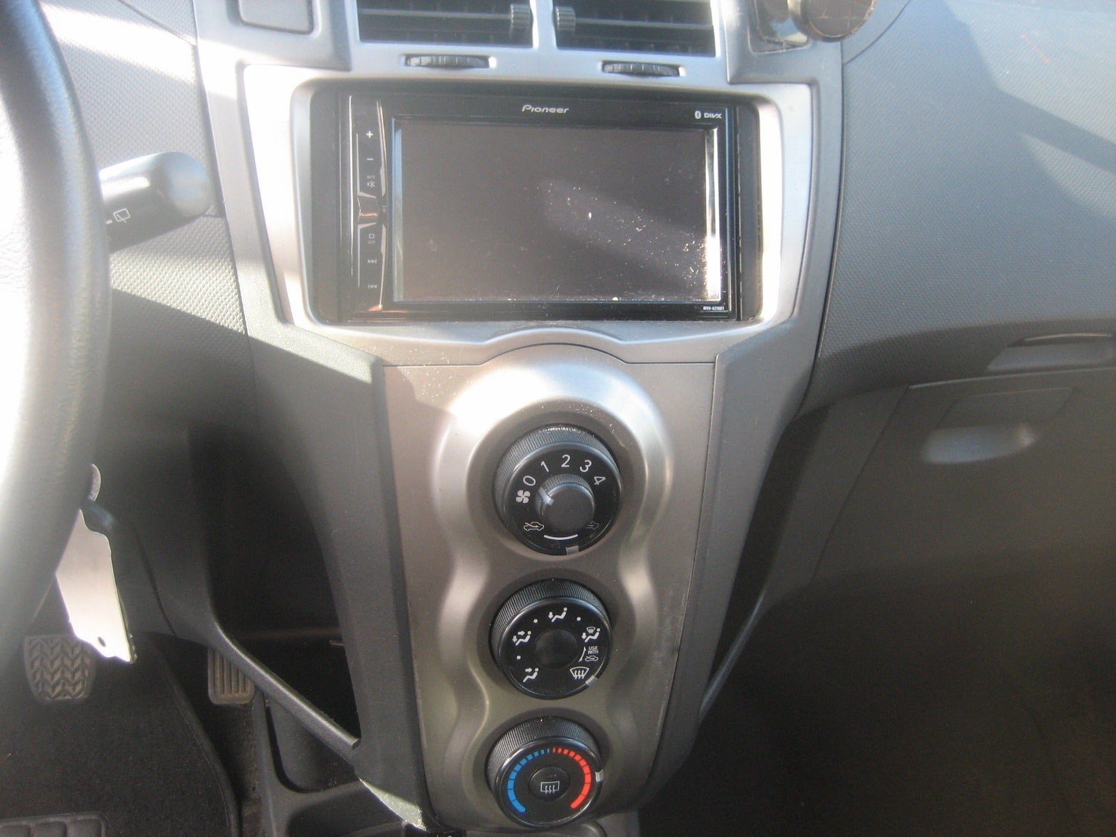 Sølv Toyota Yaris fra 2011